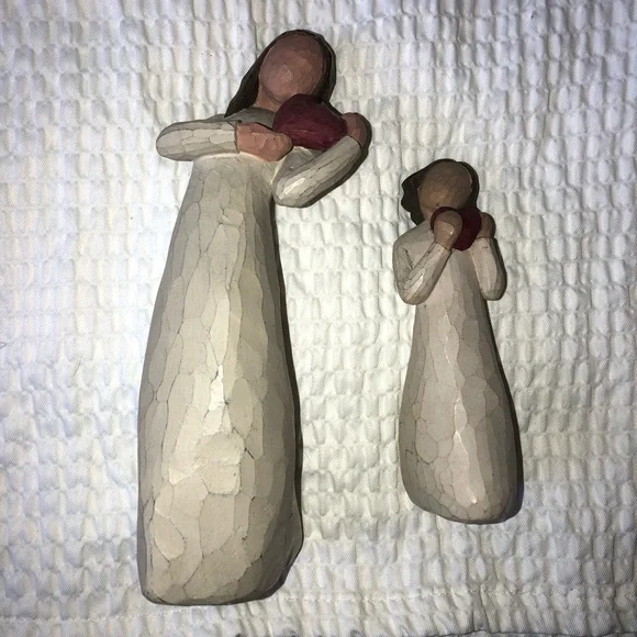 Willow Tree Figurine “Angel of the Heart” Size 7.5 and 5.5  By: Susan Lordi - Picture 4 of 6